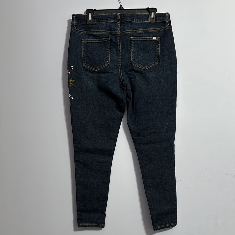 Floral Embroidered Women's Jeans - Picture 6 of 6